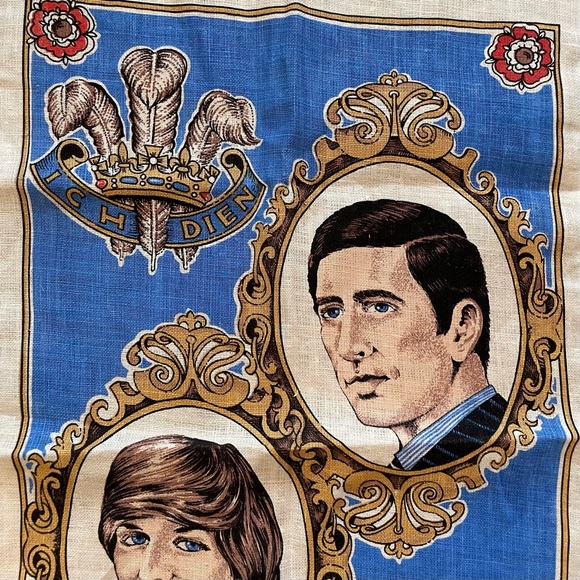 Linen tea towel featuring Charles and Diana the Royal Wedding 1981. - Picture 2 of 5